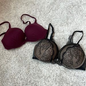 2 Victoria’s Secret bras